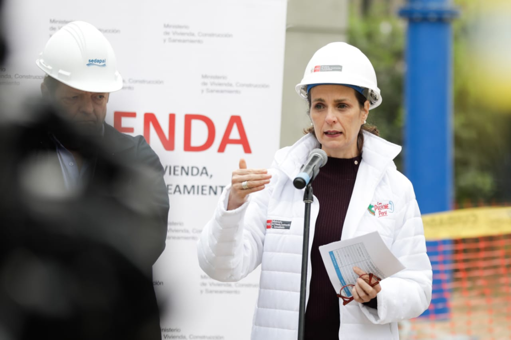 La ministra de Vivienda, Hania Pérez de Cuéllar, ofrece detalles sobre la restricción de servicio de agua potable en 22 distritos de Lima por trabajos de Sedapal.